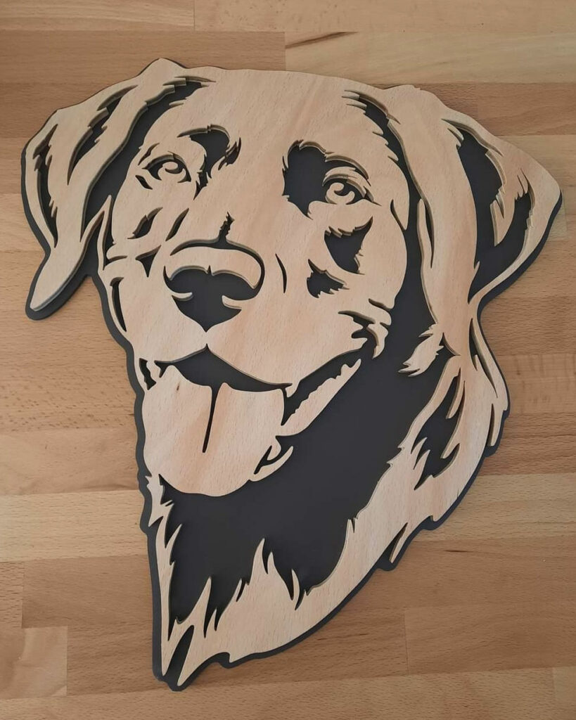 Hundeportrait aus Holz